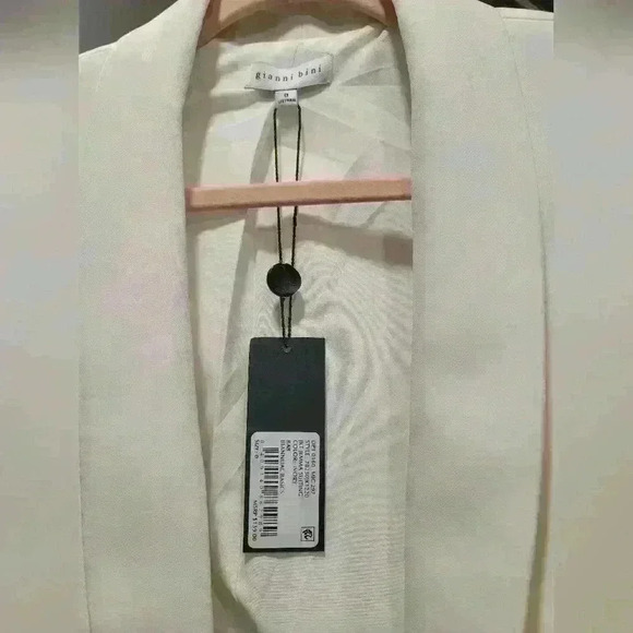 Ivory Blazer - Picture 2 of 2